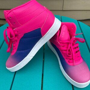 New women's Fila sneakers in hot pink and navy blue colors. 6.5 US size.